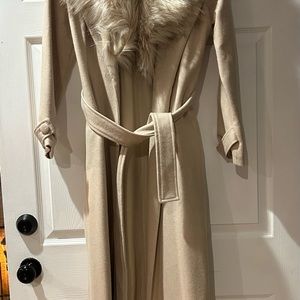 Women’s wool tie trench coat with fur